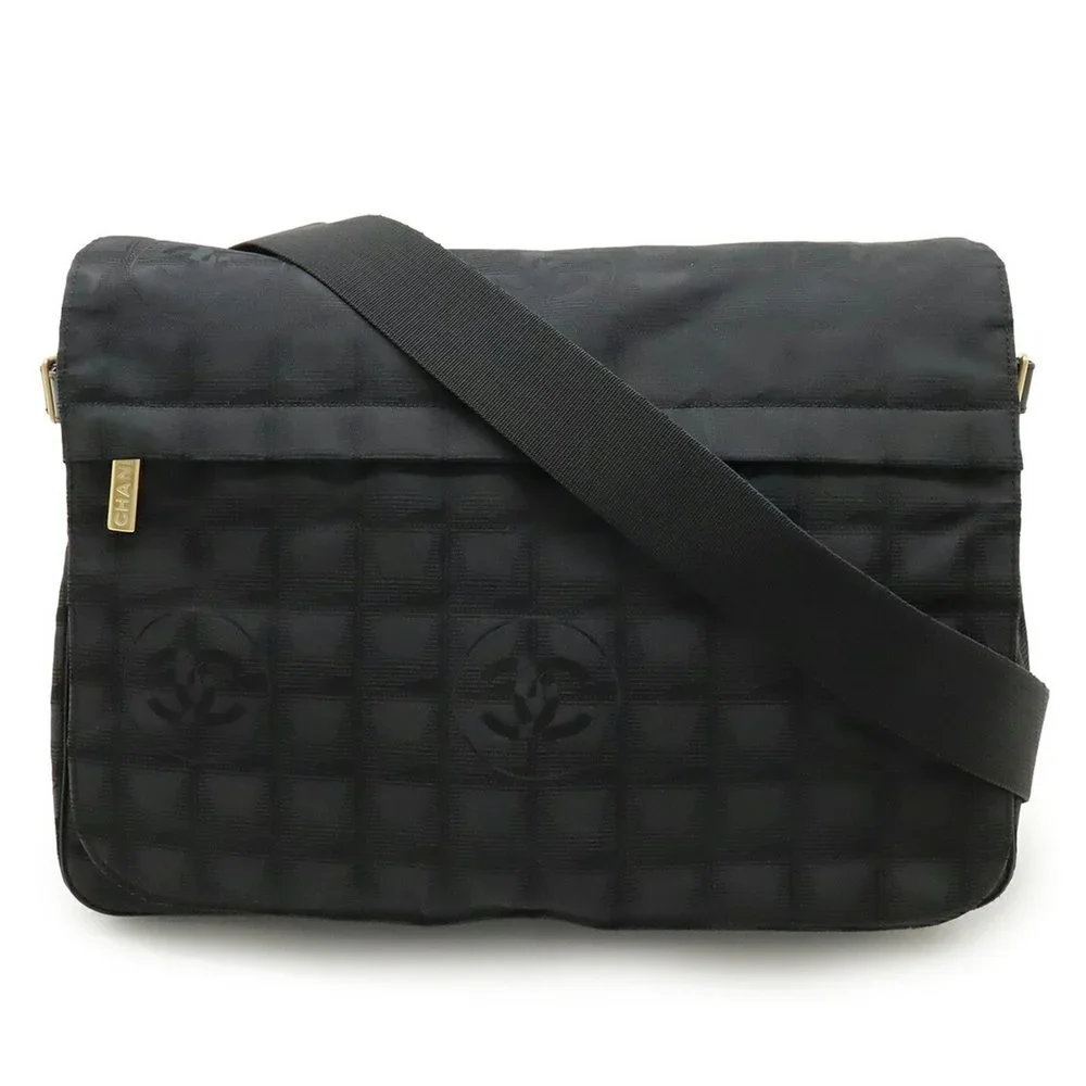 CHANEL Black Shoulder Bag